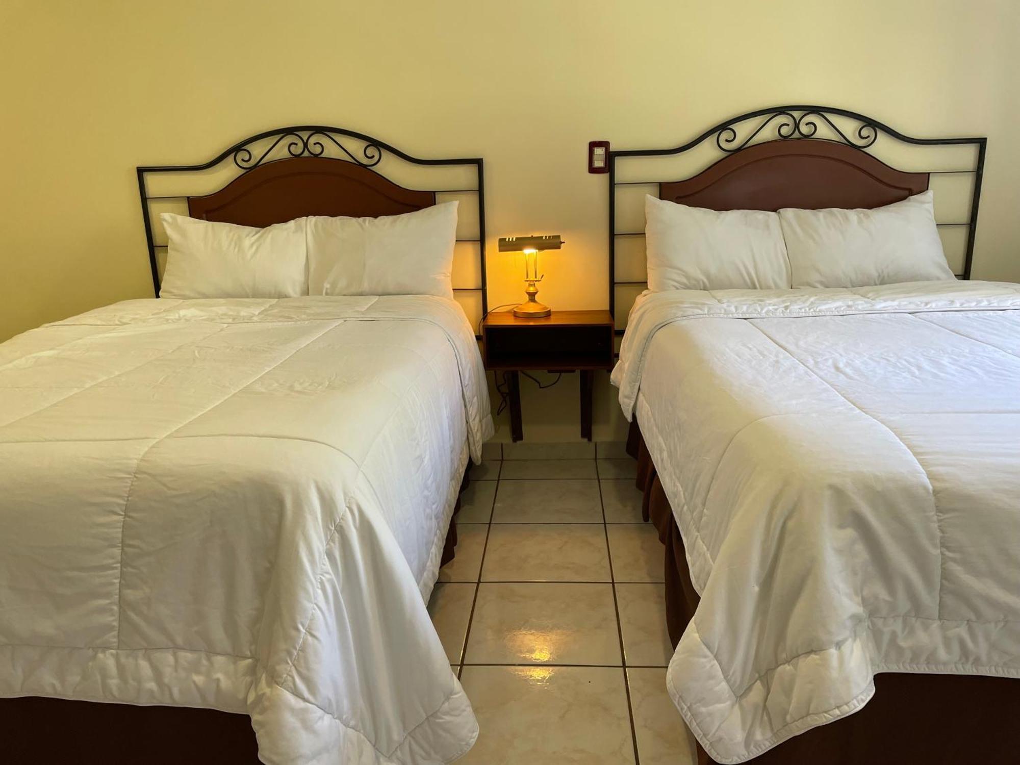 Hotel Gardenia Inn Сан-Сальвадор Екстер'єр фото
